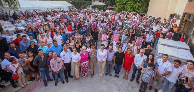 La CROC, comprometida con la educación, entrega más de 41 mil paquetes escolares