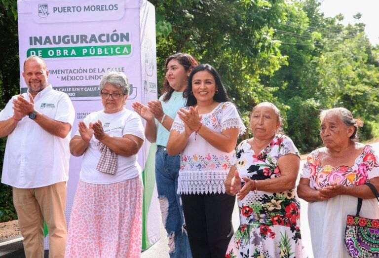 Inaugura Blanca Merari obra de pavimentación en la calle México Lindo, en Leona Vicario