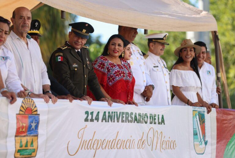 Desfilan en Puerto Morelos y Leona Vicario para conmemorar la Independencia de México