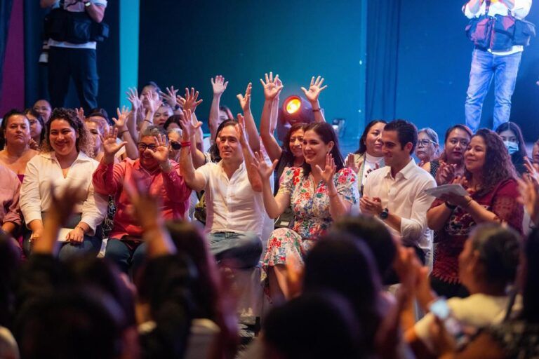 Cientos de mujeres reciben al senador Eugenio Segura en el foro “Diálogos por la prosperidad de las mujeres de Solidaridad”