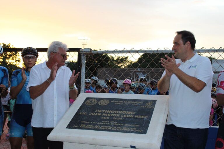 Develan placa del patinódromo playense “Lic. Juan Pastor León Hernández”