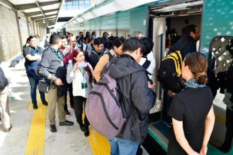Pasajeros del Tren Maya quedan varados por fallas mecánicas en Campeche