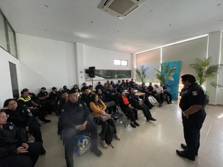 Capacitan a policías de Puerto Morelos sobre hostigamiento y acoso sexual