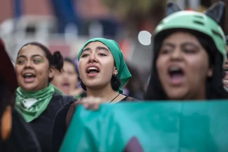 Fiscalía de Querétaro retira cargos de homicidio contra menor tras aborto espontáneo