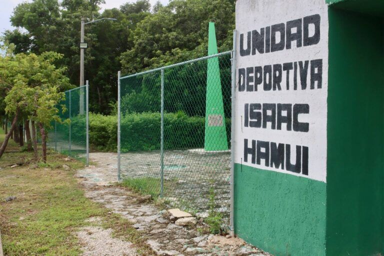 Avanza rehabilitación de espacios deportivos en Puerto Morelos