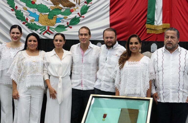 Presente Blanca Merari en los festejos del 50 aniversario de Quintana Roo