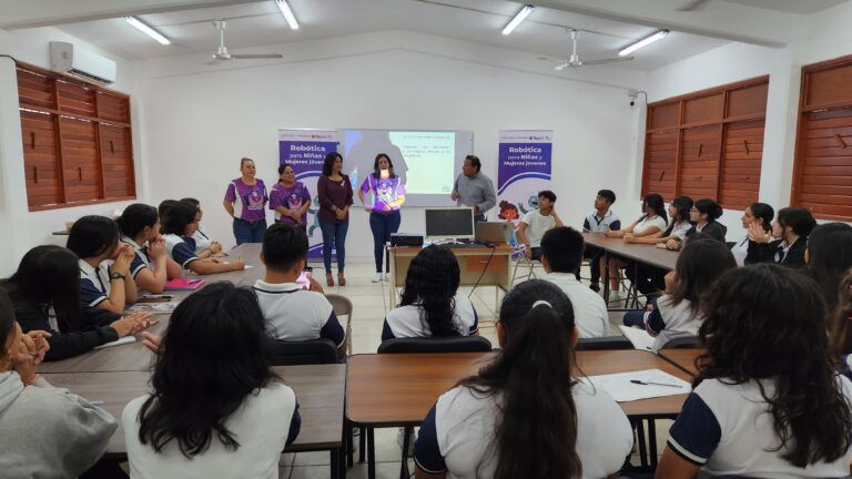 Desarrollan taller de robótica para niñas y mujeres jóvenes en Puerto Morelos