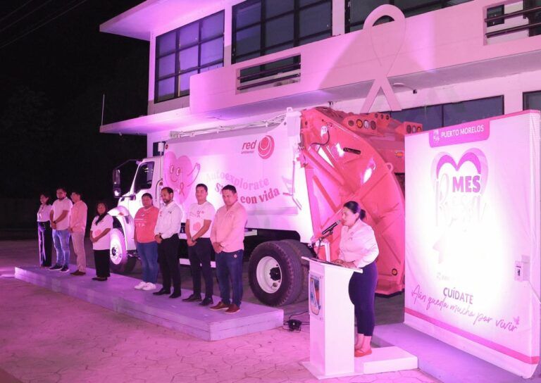 Ponen en marcha el Carrito Rosa y encienden luces en el palacio municipal de Puerto Morelos