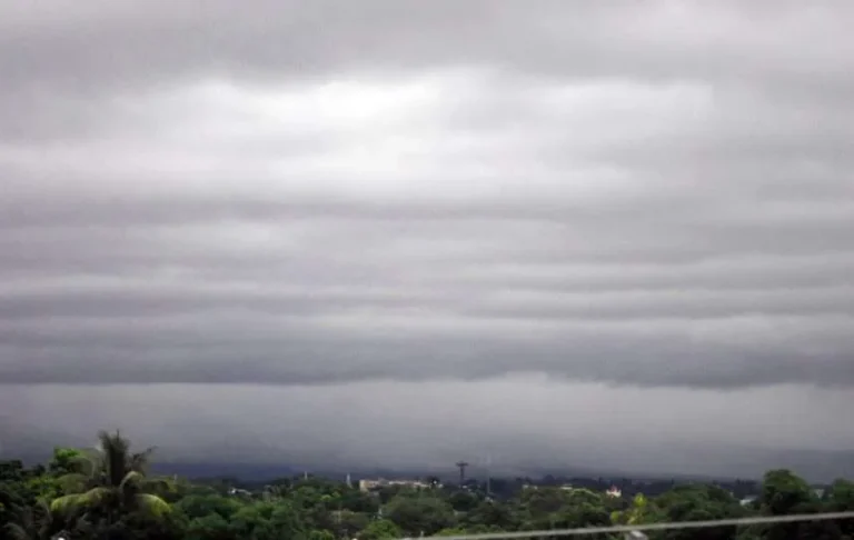 Oscar se reduce a tormenta tropical pero su lento avance por Cuba es potencialmente mortal