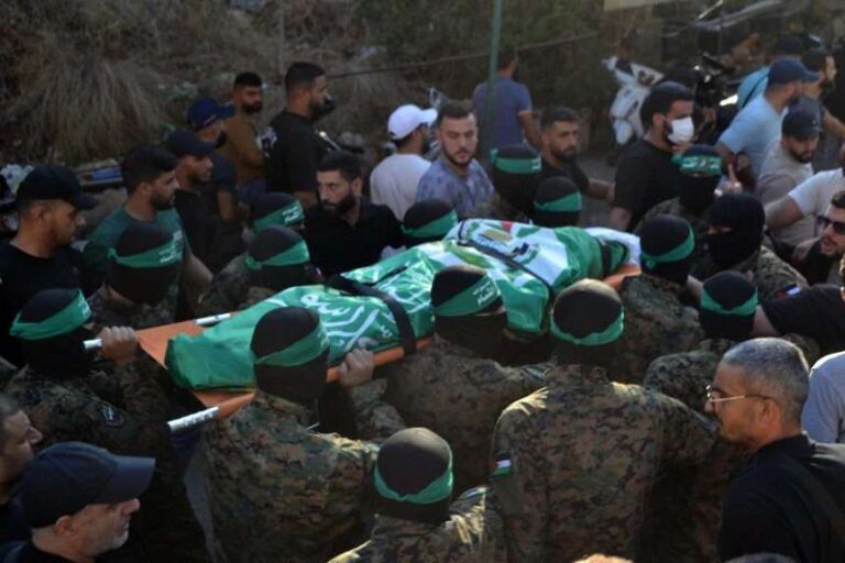 Intercambio de bombardeos y dos líderes de Hamás muertos en Líbano