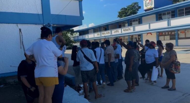 Estalla escándalo por menores intoxicadas en secundaria de Cancún