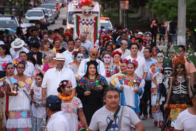 Con colorido festival, Puerto Morelos celebra el “Janal Pixan”
