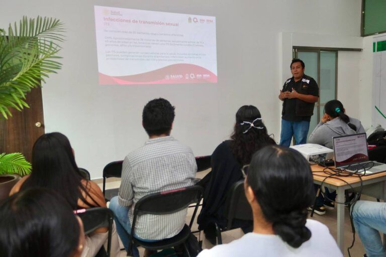 Capacitan a promotores de la salud en Puerto Morelos
