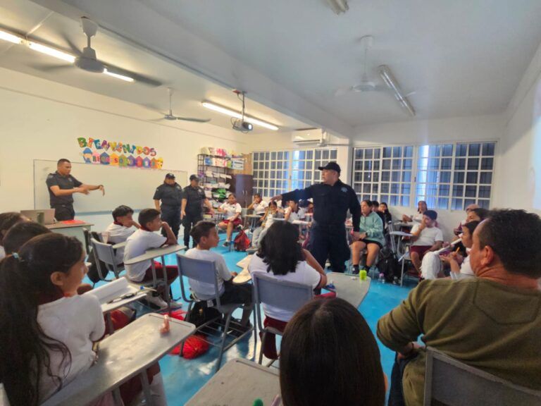 Imparten pláticas informativas contra la trata en escuelas de Puerto Morelos