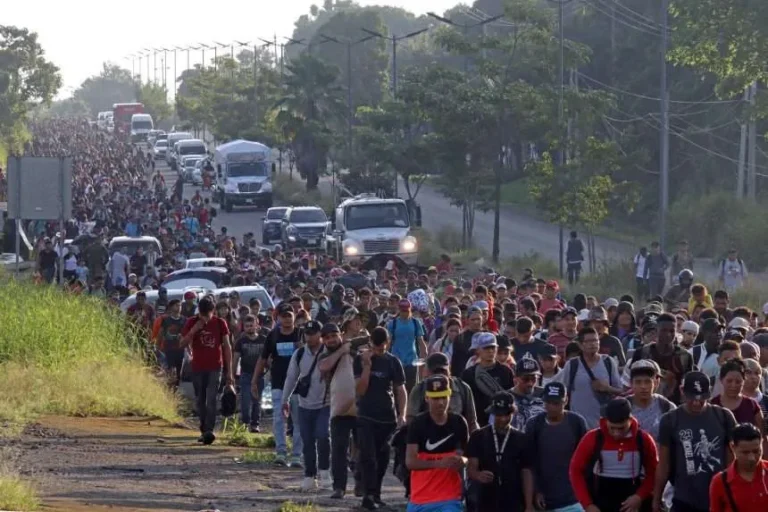 Dos caravanas de migrantes salen de Chiapas rumbo a EU