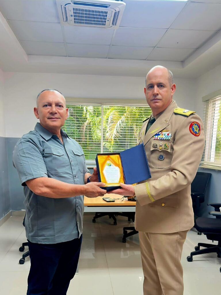 Policía Nacional de República Dominicana entrega reconocimiento a la Unidad Canina de Solidaridad