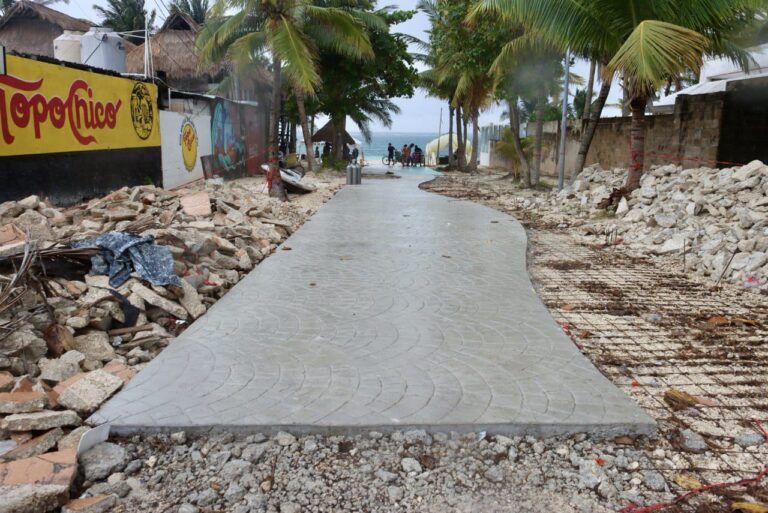 Rehabilitación de accesos a la playa en Puerto Morelos concluirá en enero