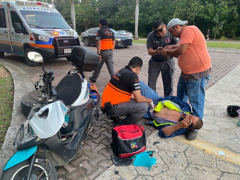 Llanta se desprende de camión y golpea a un motociclista en Playa del Carmen