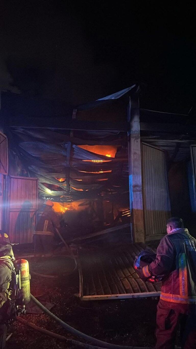 Se incendia bodega en la Región 242 de Cancún; no hay lesionados