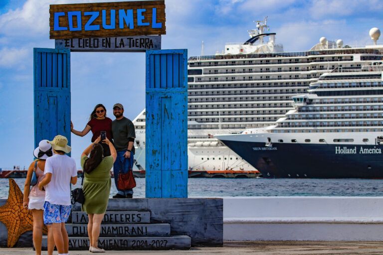 Cozumel refrenda su liderazgo turístico, casi 117 mil turistas de cruceros llegan en la segunda semana del 2025