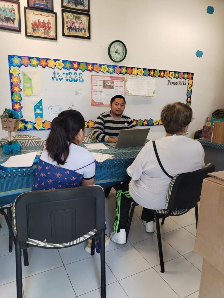 Instituto de Educación de Puerto Morelos apoya a padres de familia para inscribir a sus hijos de prescolar