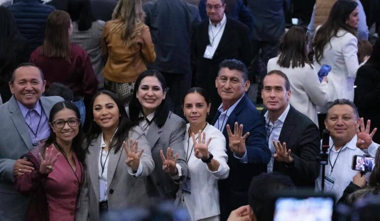 Estefanía Mercado asistió al encuentro  de Claudia Sheinbaum con más de 2,000 alcaldes del país