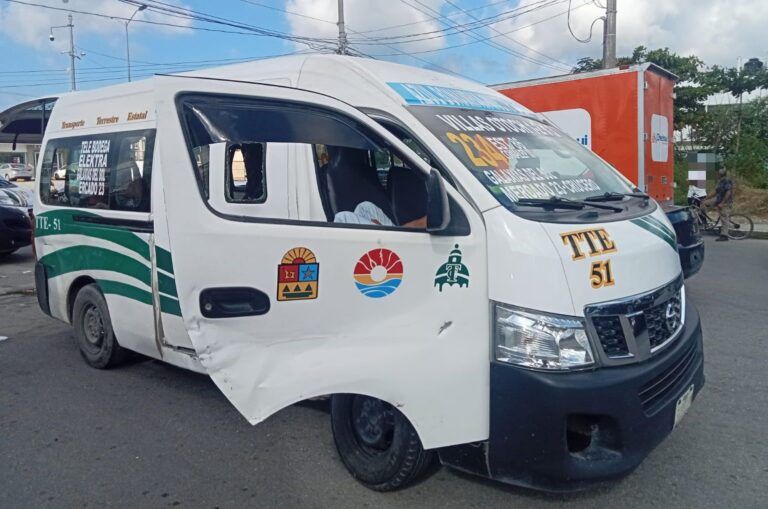 Choque entre Urvan y camioneta deja 8 lesionados en la Región 248 de Cancún