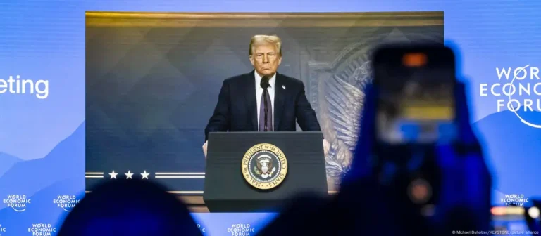 Trump en Davos: “Fabriquen en EE.UU. o paguen aranceles”