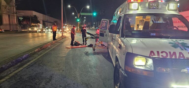 Tras arrollar a un ciclista, conductor intenta darse a la fuga