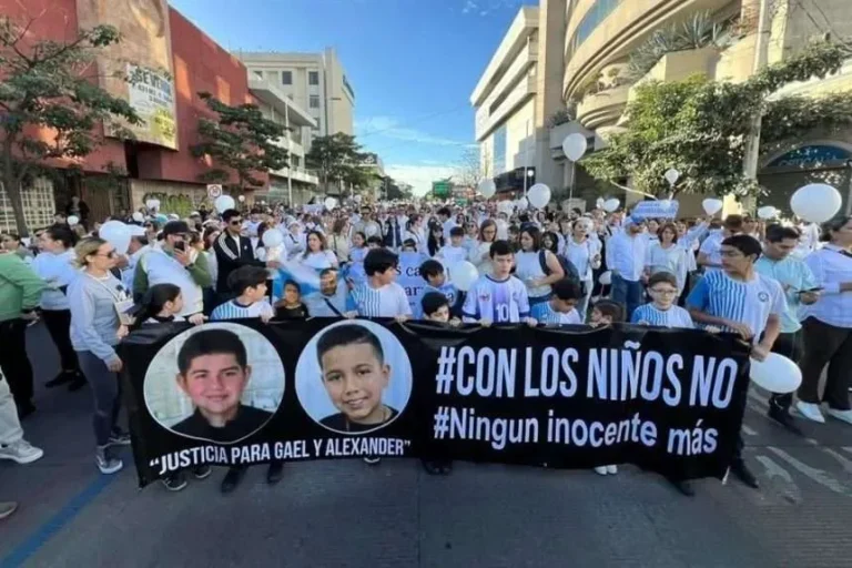 Piden la renuncia de Rocha Moya por el asesinato de dos niños