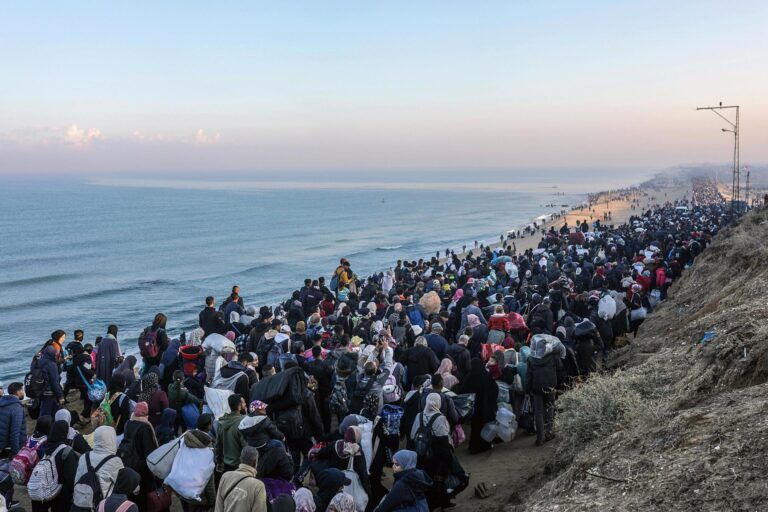 Los palestinos retornan al norte de una Gaza arrasada: «De aquí no nos iremos»