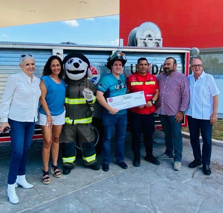 Grupo Cumbres agasaja a los Bomberos de Cancún