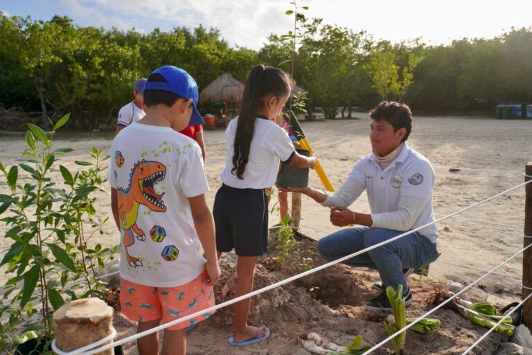 Gobierno de Solidaridad restaura dunas en Punta Esmeralda y promueve el cuidado ambiental