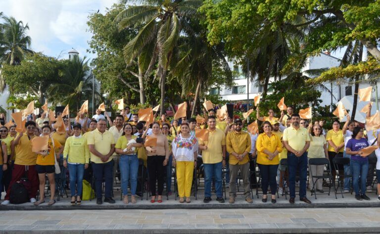 Conmemoran el Día Internacional de la lucha contra el Cáncer Infantil en Playa del Carmen