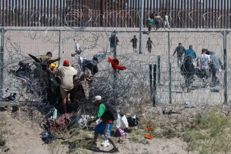 EEUU informa de bajada del 85% de los cruces fronterizos en primeras dos semanas de Trump