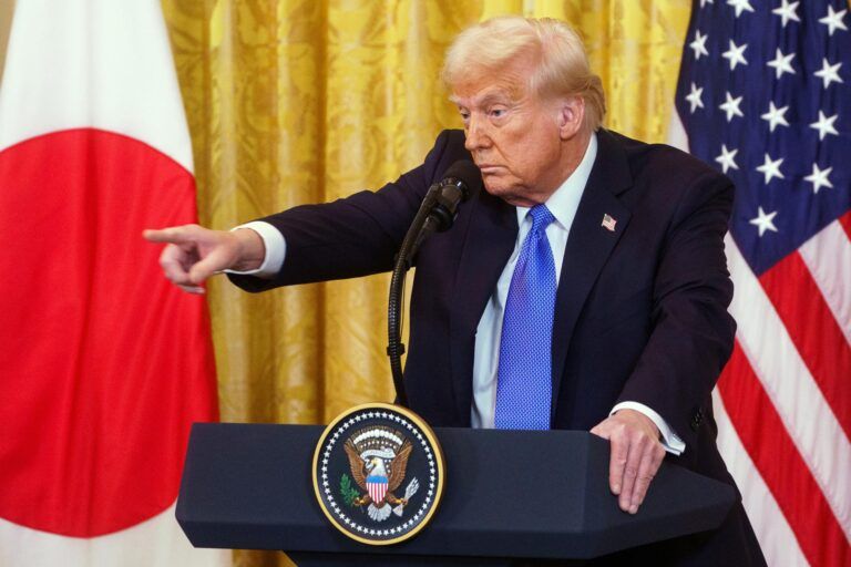 Trump dice que si Hamás no libera a los rehenes antes del sábado desatará el «infierno»
