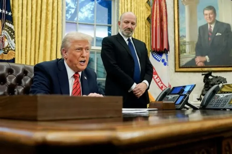 ¿Y la pausa de 30 días? Trump fija aranceles al por mayor