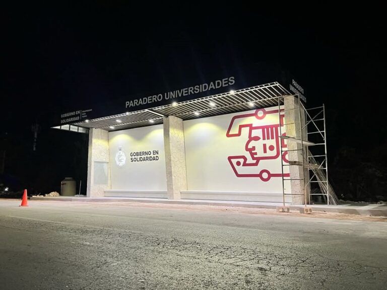 Dignifica Estefanía Mercado paraderos de transporte público de Playa del Carmen