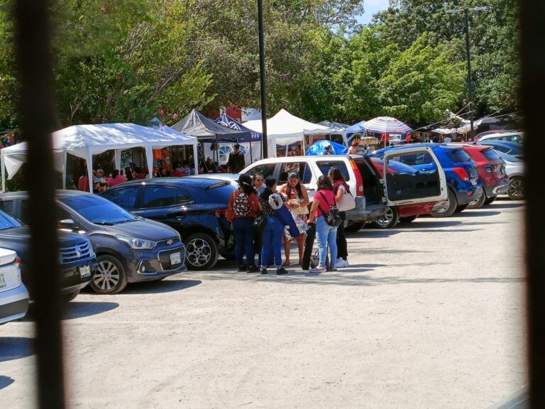 Manifestación de maestros en Quintana Roo frena plan para retirar comida chatarra en escuelas
