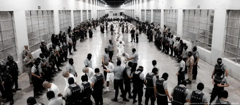 Trump, Bukele y la suerte de los miembros del Tren de Aragua