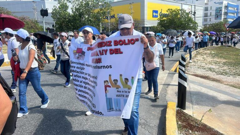 Maestros vuelven a desquiciar las calles de Cancún