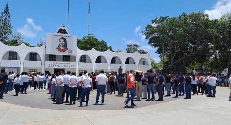 Exitoso simulacro en el Palacio Municipal de Cancún: evacúan a 212 personas en menos de 11 minutos