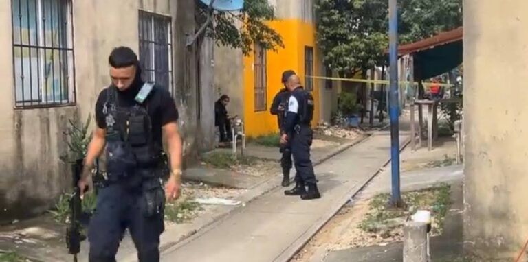 Detienen a dos presuntos narcomenudistas que simulaban ser repartidores de comida en Cancún