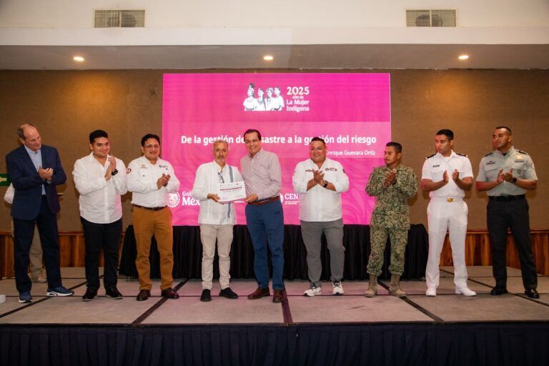 Enrique Guevara, director general del Cenapred, dicta conferencia magistral en Playa del Carmen