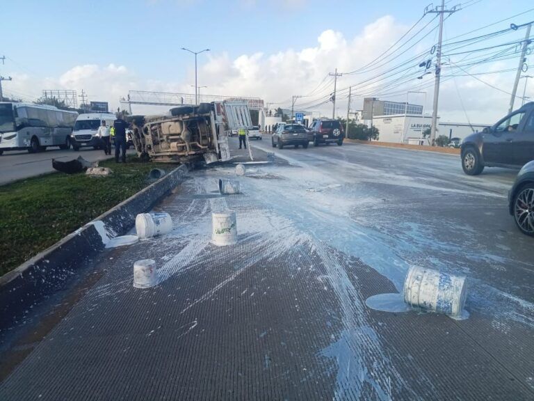 Aparatoso accidente en el Bulevar Colosio deja dos lesionados