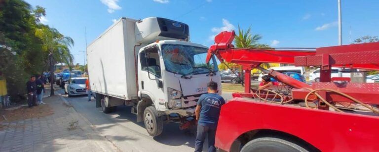 Carambola mañanera paralizó el tráfico en Playa del Carmen