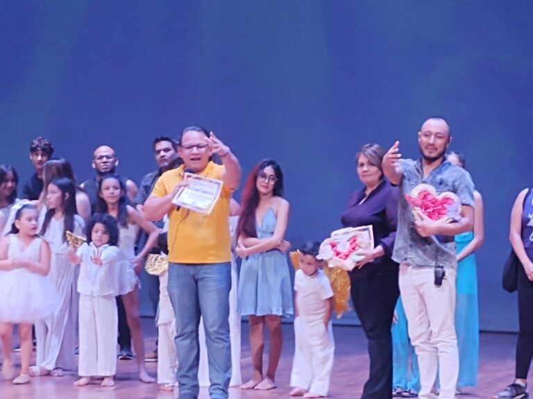 Playenses responden a evento con causa, acuden a presentación D´Arte Consciencia