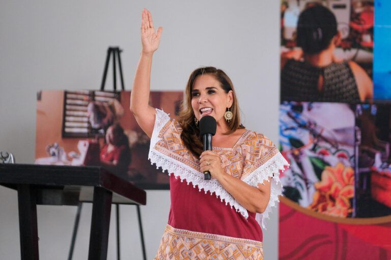 Entrega Mara Lezama 300 máquinas de coser a mujeres de Benito Juárez para el autoempleo