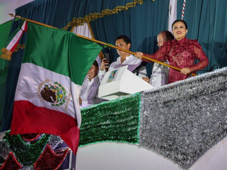 Blanca Merari y portomorelenses celebran el 215 Aniversario del Grito de Independencia 