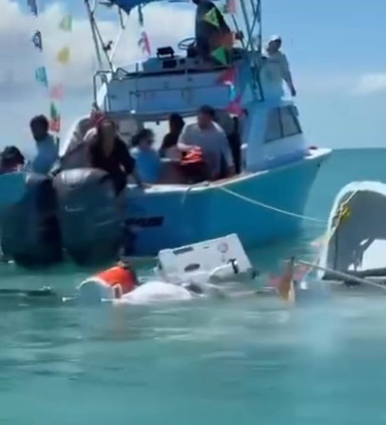 Se hunde lancha tras procesión marítima en Isla Contoy